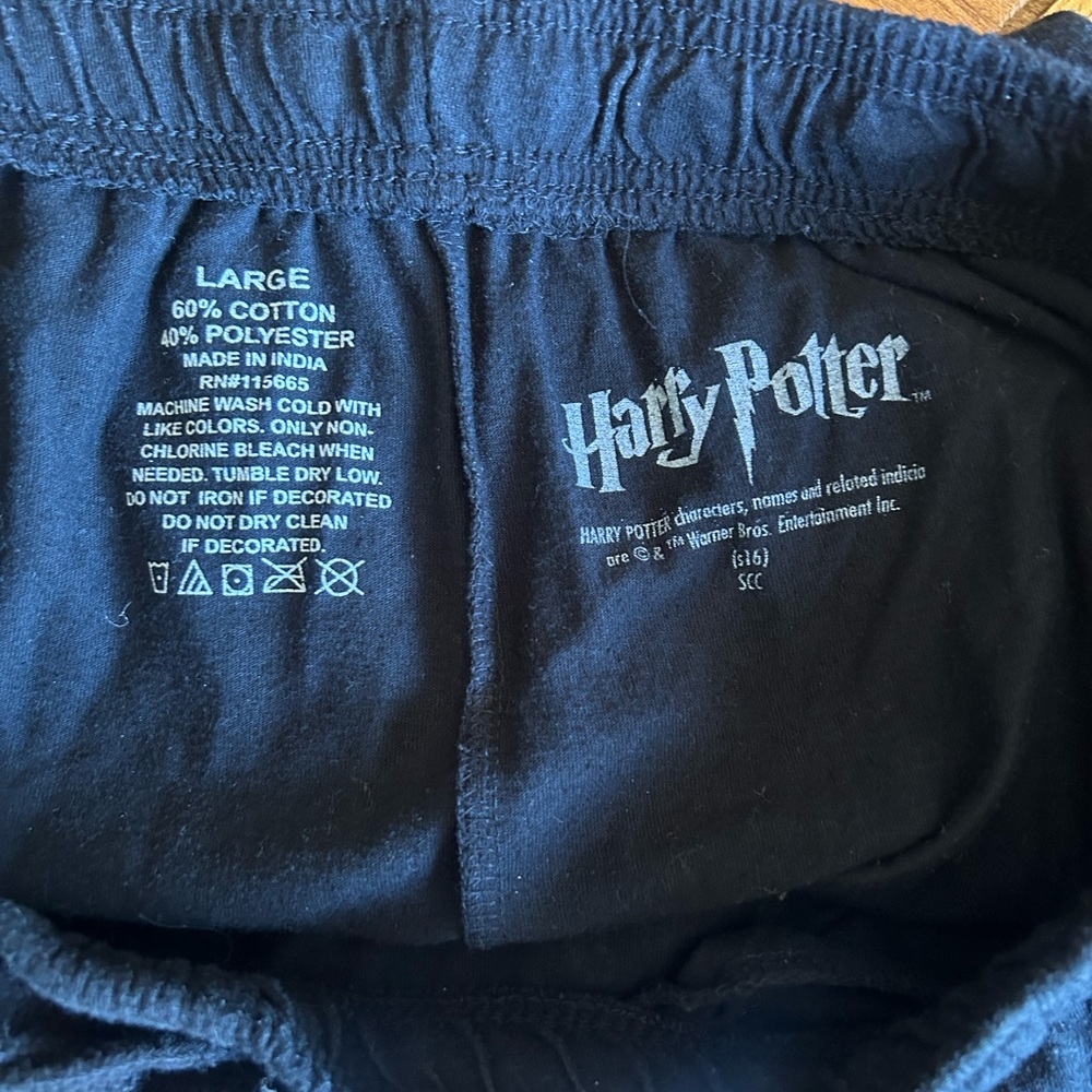 NWOT Harry Potter Hogwarts Pajama Pants size large - Picture 4 of 4